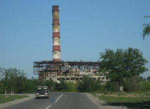 Una de las plantes de la refinería de petróleo que quedó completamente destruida en la segunda guerra ruso-chechena